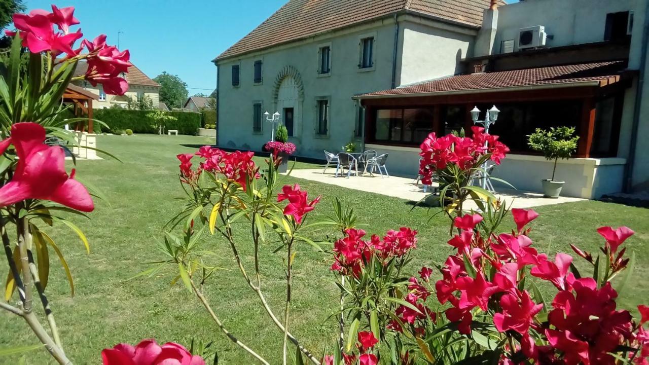 Le Domaine Des Papillons Hotel Beaujeu-Saint-Vallier-et-Pierrejux Exterior photo